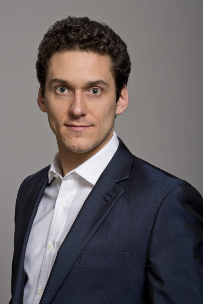 HeadshotLondon MAXINE AND4266 scaled